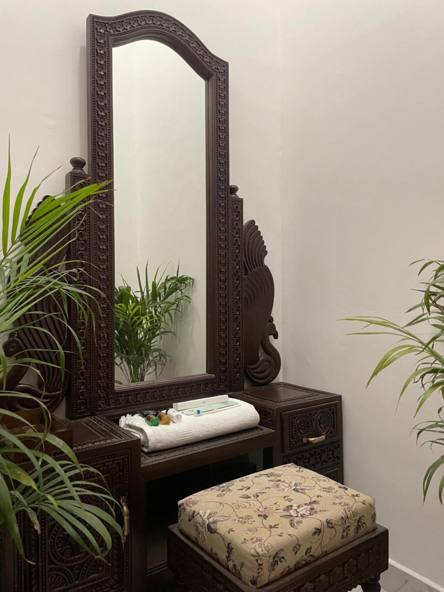Karni Nivvas - Luxury Redefined Villa Udaipur Eksteriør billede