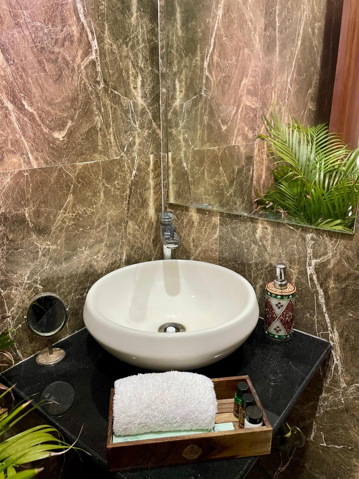 Karni Nivvas - Luxury Redefined Villa Udaipur Eksteriør billede